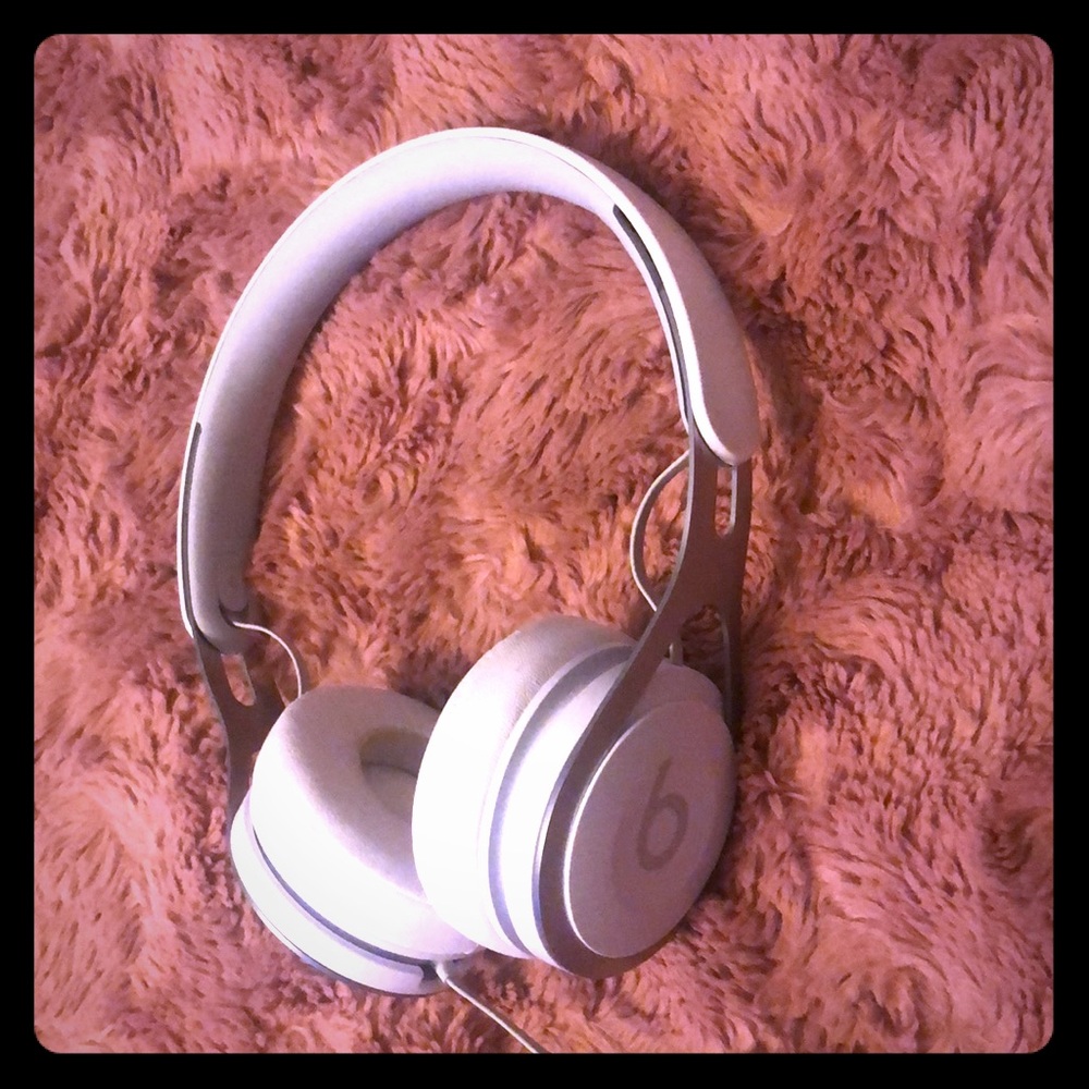 Pre owned wired beats head phones